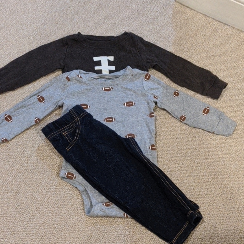 Size 18 months Carter's matching set